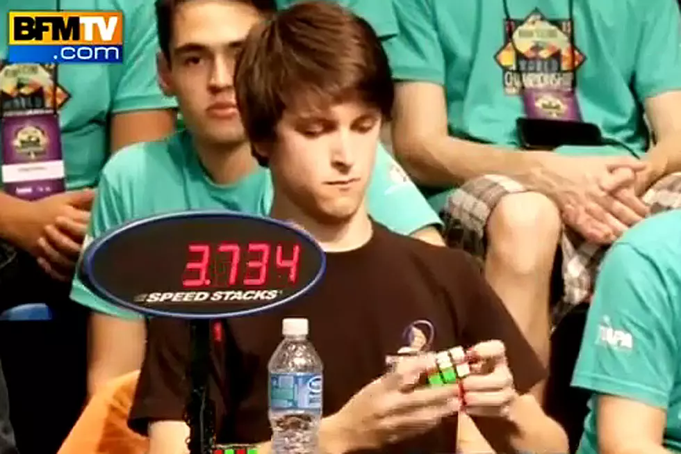 Watch World Champion Teen Solve Rubik’s Cube in Under 6 Seconds